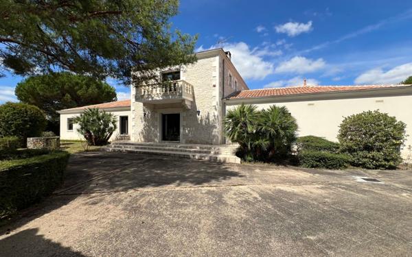 Maison à vendre    7 pièces •  Médis