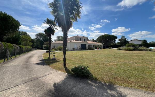 Maison à vendre    7 pièces •  Médis