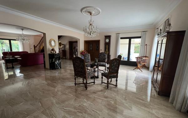 Maison à vendre    7 pièces •  Médis