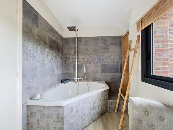 Villa individuelle avec piscine, 4 chambres, jardin et garages NIEPPE