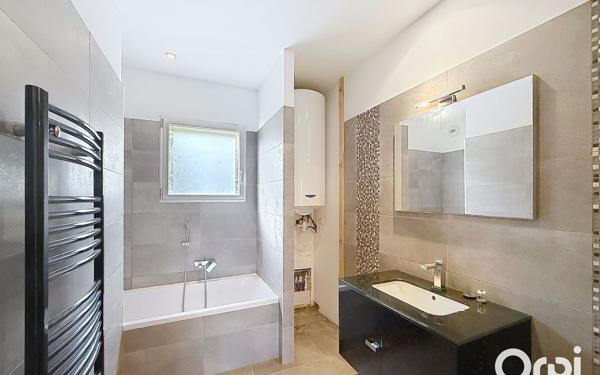 Appartement à vendre    3 pièces •  Porto-Vecchio