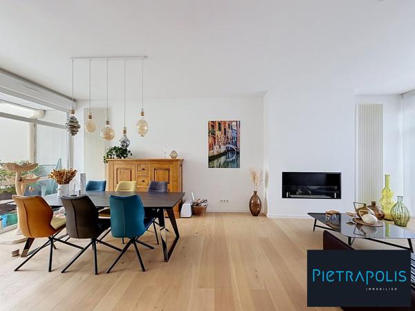 Maison de ville contemporaine avec terrasses et double garage