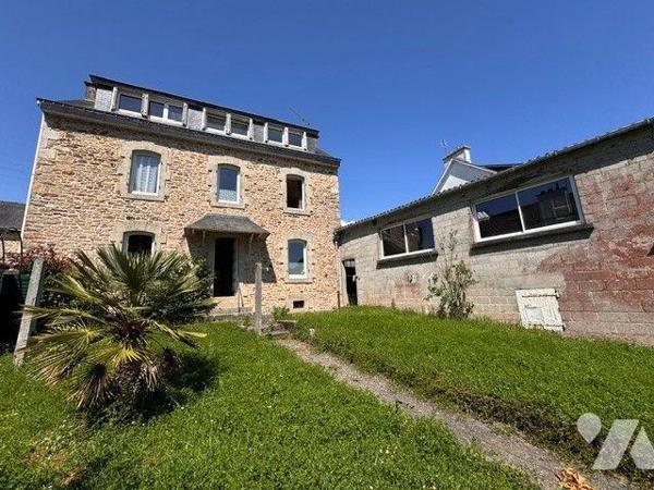 A vendre maison avec hangar à QUIMPERLE (29)

Dans un quartier calme et recherché, à proximit...