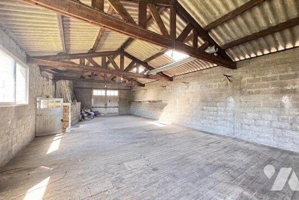 A vendre maison avec hangar à QUIMPERLE (29)

Dans un quartier calme et recherché, à proximit...