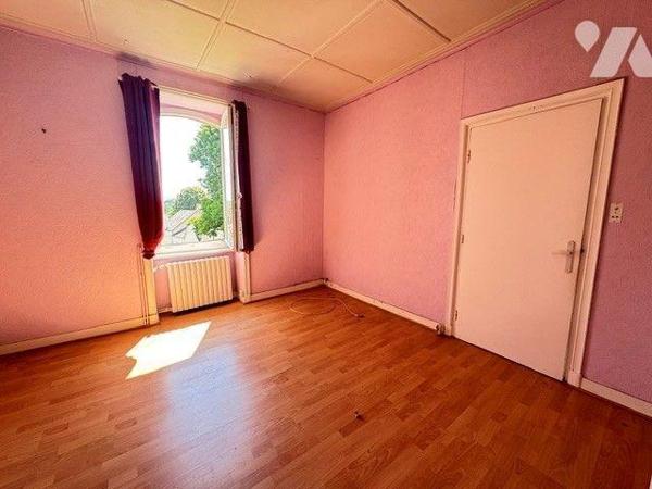 A vendre maison avec hangar à QUIMPERLE (29)

Dans un quartier calme et recherché, à proximit...