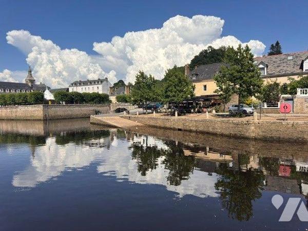 A vendre maison avec hangar à QUIMPERLE (29)

Dans un quartier calme et recherché, à proximit...