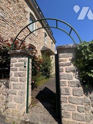 A vendre maison avec hangar à QUIMPERLE (29)

Dans un quartier calme et recherché, à proximit...