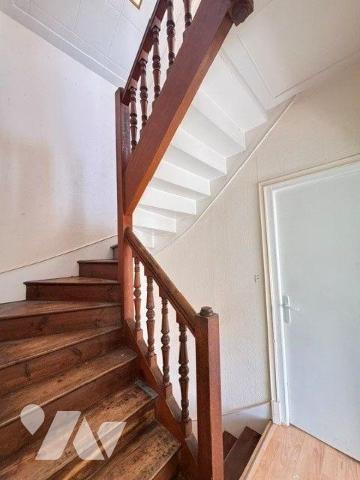 A vendre maison avec hangar à QUIMPERLE (29)

Dans un quartier calme et recherché, à proximit...