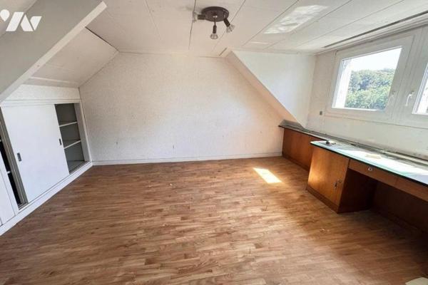 A vendre maison avec hangar à QUIMPERLE (29)

Dans un quartier calme et recherché, à proximit...
