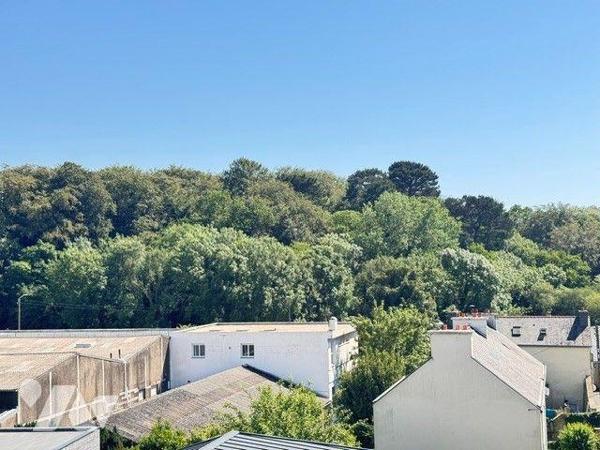 A vendre maison avec hangar à QUIMPERLE (29)

Dans un quartier calme et recherché, à proximit...