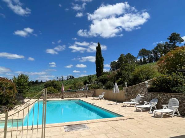 Maison ancienne - Thenon En Périgord Noir, très belle situation pour cette ancienne fermette comprenant maison avec piscine et dépendances sans voisin proche, sur hauteurs, au calme avec jolie vue.