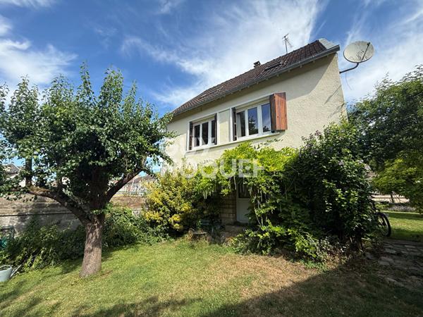 Maison individuelle avec sous-sol aménagé, jardin clos et accès à pied à toutes commodités