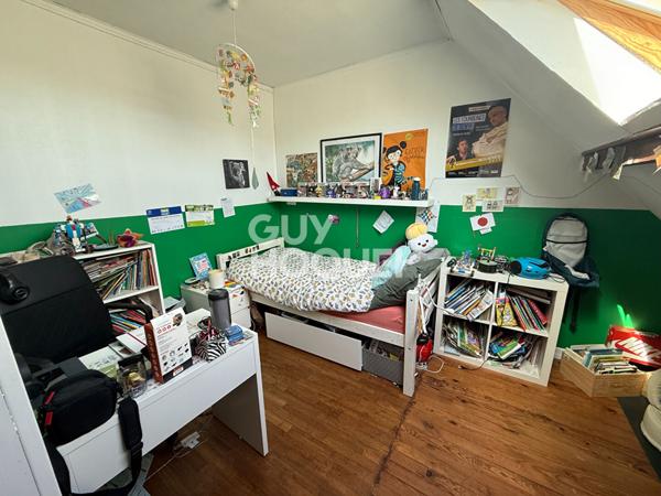 Maison individuelle avec sous-sol aménagé, jardin clos et accès à pied à toutes commodités