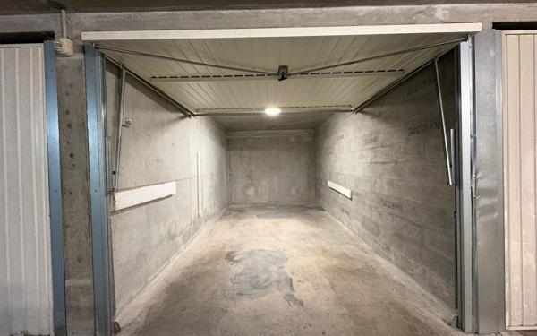 Stationnement à louer