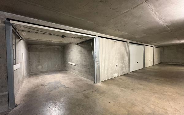 Stationnement à louer
