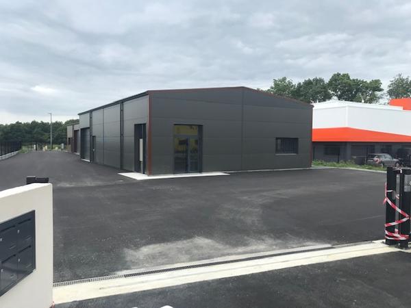 A LOUER - Local d'activité 200 m² Showroom & Stockage - OUEST de NANTES