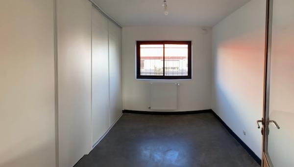 A LOUER - Local d'activité 200 m² Showroom & Stockage - OUEST de NANTES