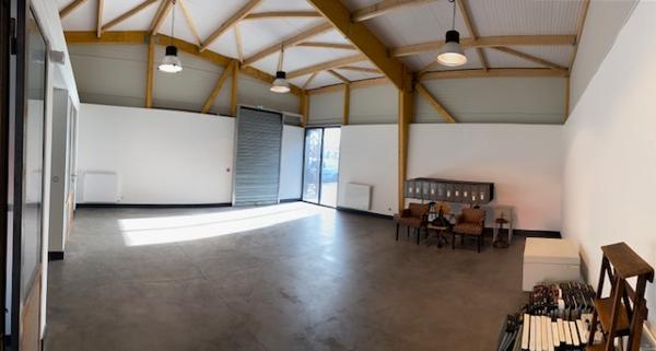 A LOUER - Local d'activité 200 m² Showroom & Stockage - OUEST de NANTES