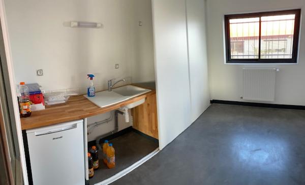 A LOUER - Local d'activité 200 m² Showroom & Stockage - OUEST de NANTES