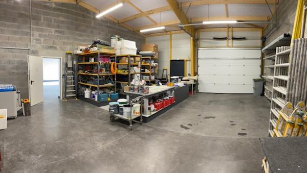A LOUER - Local d'activité 200 m² Showroom & Stockage - OUEST de NANTES