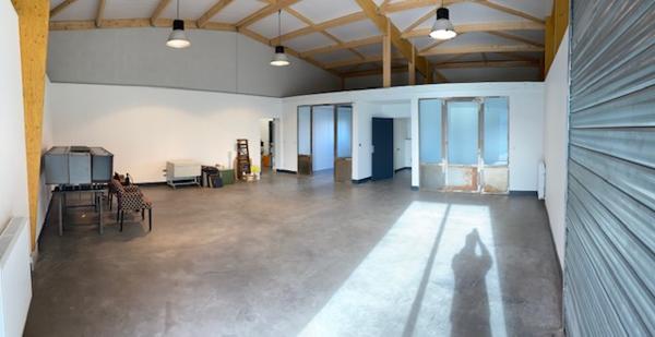 A LOUER - Local d'activité 200 m² Showroom & Stockage - OUEST de NANTES
