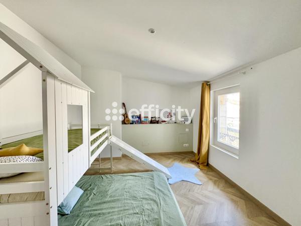 Appartement
         7 pièces
        - 155 m² 320 000 € *