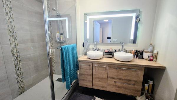 Bordeaux Croix Blanche Bel Appartement de standing vue sur jardins 3 chambres