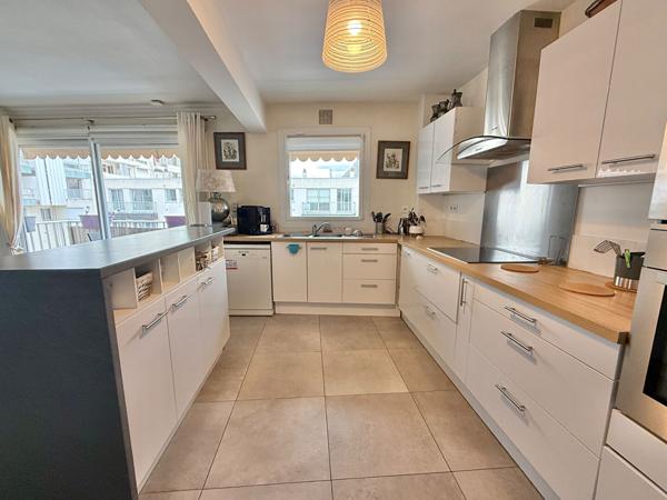 Appartement T5 Angers Centre ville 113 m2, balcons, stationnement. Angers