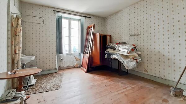 Immeuble à vendre EAUX BONNES (64) - 256 m2 surface habitable- Terrain 202 m2