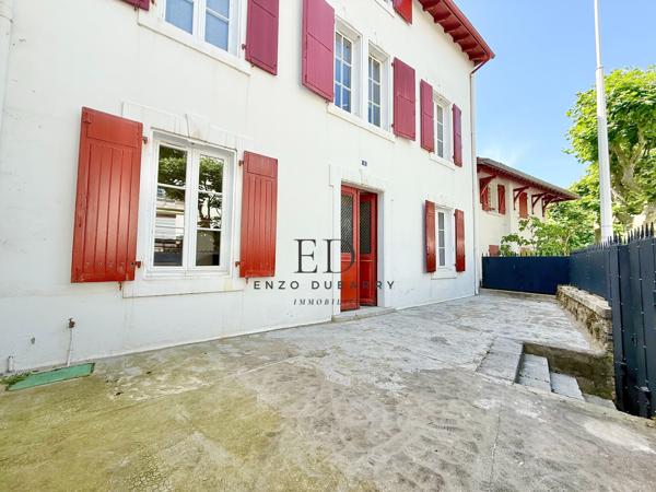 Maison
         6 pièces
        - 142 m² Bien prestige 1 550 000 € *