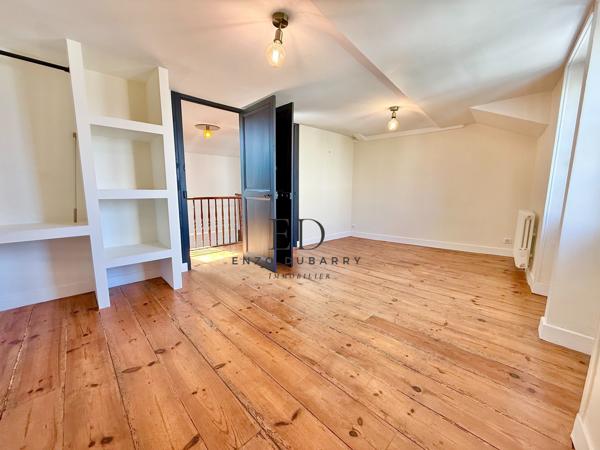 Maison
         6 pièces
        - 142 m² Bien prestige 1 550 000 € *