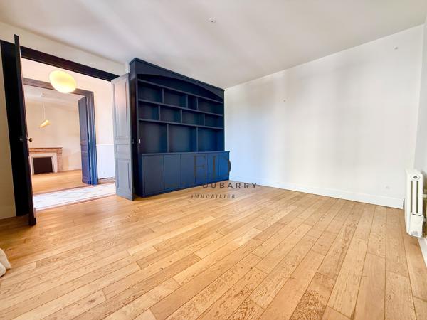 Maison
         6 pièces
        - 142 m² Bien prestige 1 550 000 € *