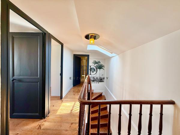 Maison
         6 pièces
        - 142 m² Bien prestige 1 550 000 € *