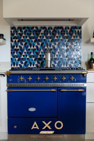 MEYRARGUES  MAISON DEXCEPTION  T7  PISCINE  POOL HOUSE  JARDIN PAYSAGÉ  VUE DÉGAGÉE  3 800 M² DE TERRAIN  1 239 000