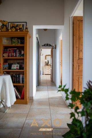 MEYRARGUES  MAISON DEXCEPTION  T7  PISCINE  POOL HOUSE  JARDIN PAYSAGÉ  VUE DÉGAGÉE  3 800 M² DE TERRAIN  1 239 000