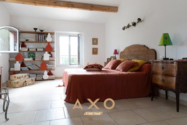 MEYRARGUES  MAISON DEXCEPTION  T7  PISCINE  POOL HOUSE  JARDIN PAYSAGÉ  VUE DÉGAGÉE  3 800 M² DE TERRAIN  1 239 000