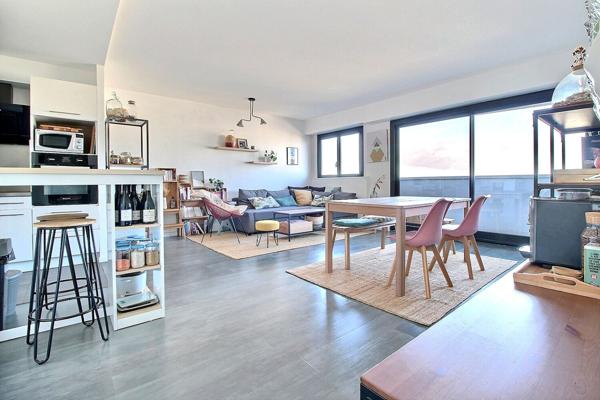 Appartement Courbevoie 2 pièces 54 m2 - TRANSPORTS - COMMERCES - DPE C - SANS VIS-A-VIS - LUMINEUX