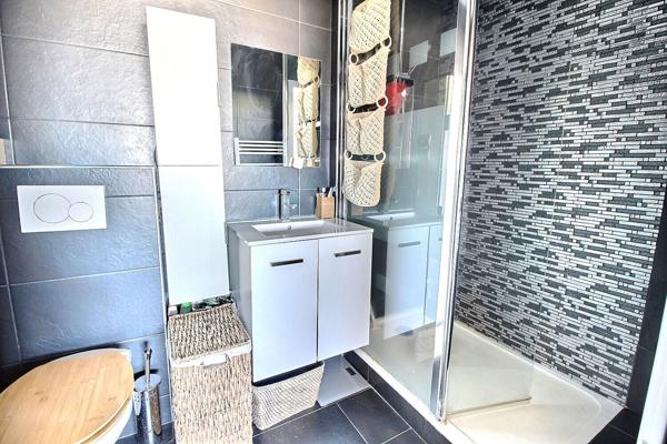 Appartement Courbevoie 2 pièces 54 m2 - TRANSPORTS - COMMERCES - DPE C - SANS VIS-A-VIS - LUMINEUX