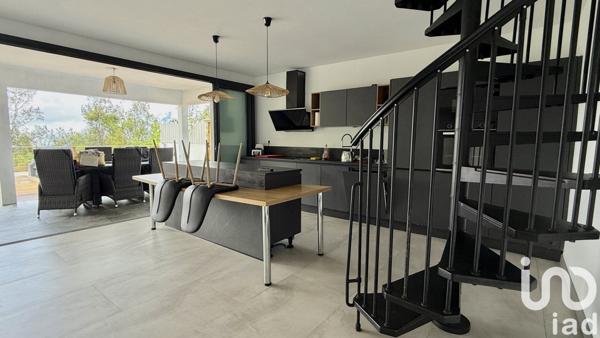 Maison 6 pièces de 199 m² à Cilaos (97413)