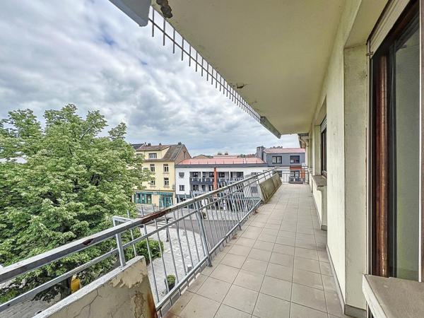 À deux pas de la gare, magnifique appartement avec grand balcon !!!