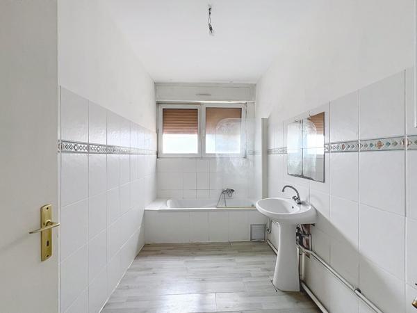 À deux pas de la gare, magnifique appartement avec grand balcon !!!