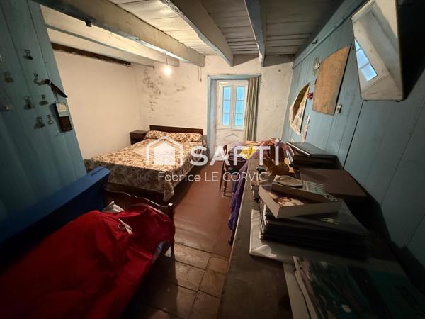 LONGERE A RENOVER A 2 PAS DU CENTRE VILLE DE BAUD