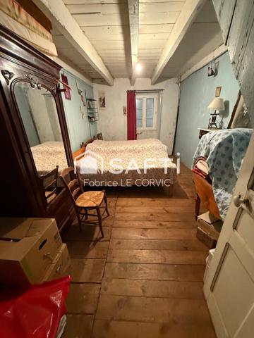 LONGERE A RENOVER A 2 PAS DU CENTRE VILLE DE BAUD