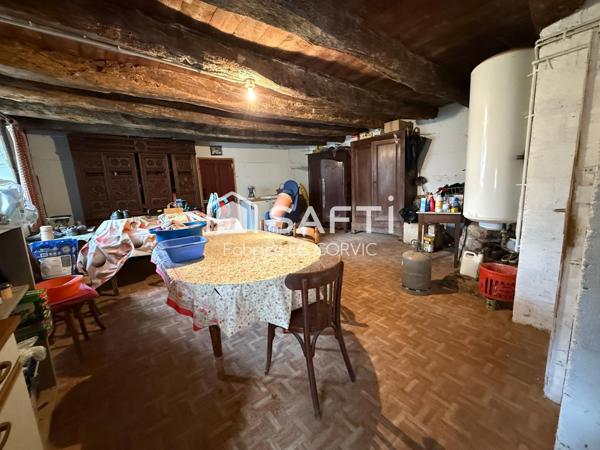 LONGERE A RENOVER A 2 PAS DU CENTRE VILLE DE BAUD