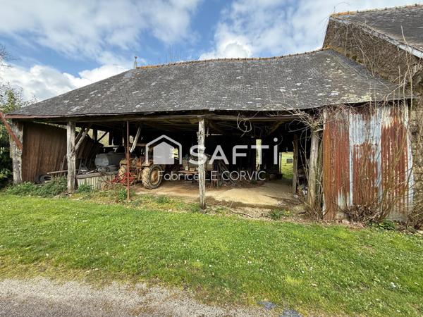 LONGERE A RENOVER A 2 PAS DU CENTRE VILLE DE BAUD