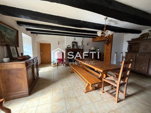 LONGERE A RENOVER A 2 PAS DU CENTRE VILLE DE BAUD