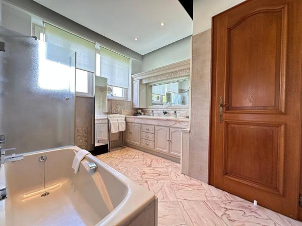 Maison - 11 pièces - 380 m² - PRESTIGE