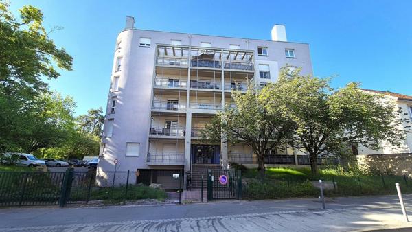 Studio lumineux avec parking – idéal investisseur