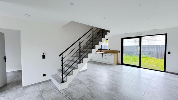 A VENDRE MAISON DE TYPE 4 AVEC GARAGE ET JARDIN - SECTEUR PESSAC , Pessac A VENDRE MAISON DE TYPE 4 AVEC GARAGE ET JARDIN - SECTEUR PESSAC , Pessac