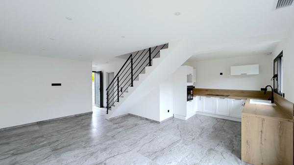 A VENDRE MAISON DE TYPE 4 AVEC GARAGE ET JARDIN - SECTEUR PESSAC , Pessac A VENDRE MAISON DE TYPE 4 AVEC GARAGE ET JARDIN - SECTEUR PESSAC , Pessac